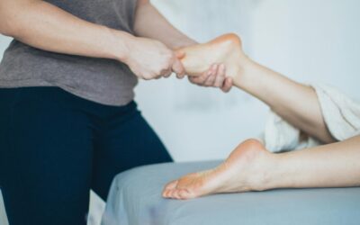 Specifieke overwegingen en tips voor het verzorgen van de voeten van oudere mensen